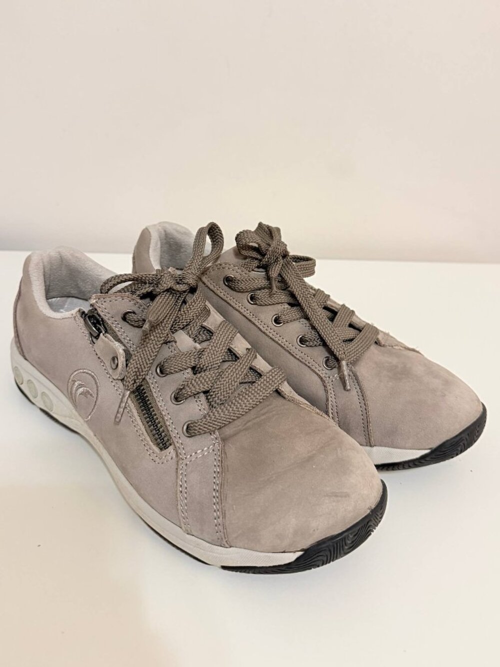 Therafit - Francesca Leather Side-Zip Comfort Sneakers - Women's Size 8.5 - 9